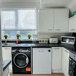 Colleyhouse-Private Parking-Business-Group-Relocation-Spaciousstylish 4Brhome-Sleeps 10