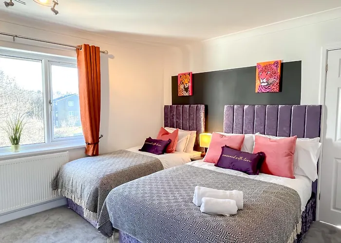 Colleyhouse-Private Parking-Business-Group-Relocation-Spaciousstylish 4Brhome-Sleeps 10