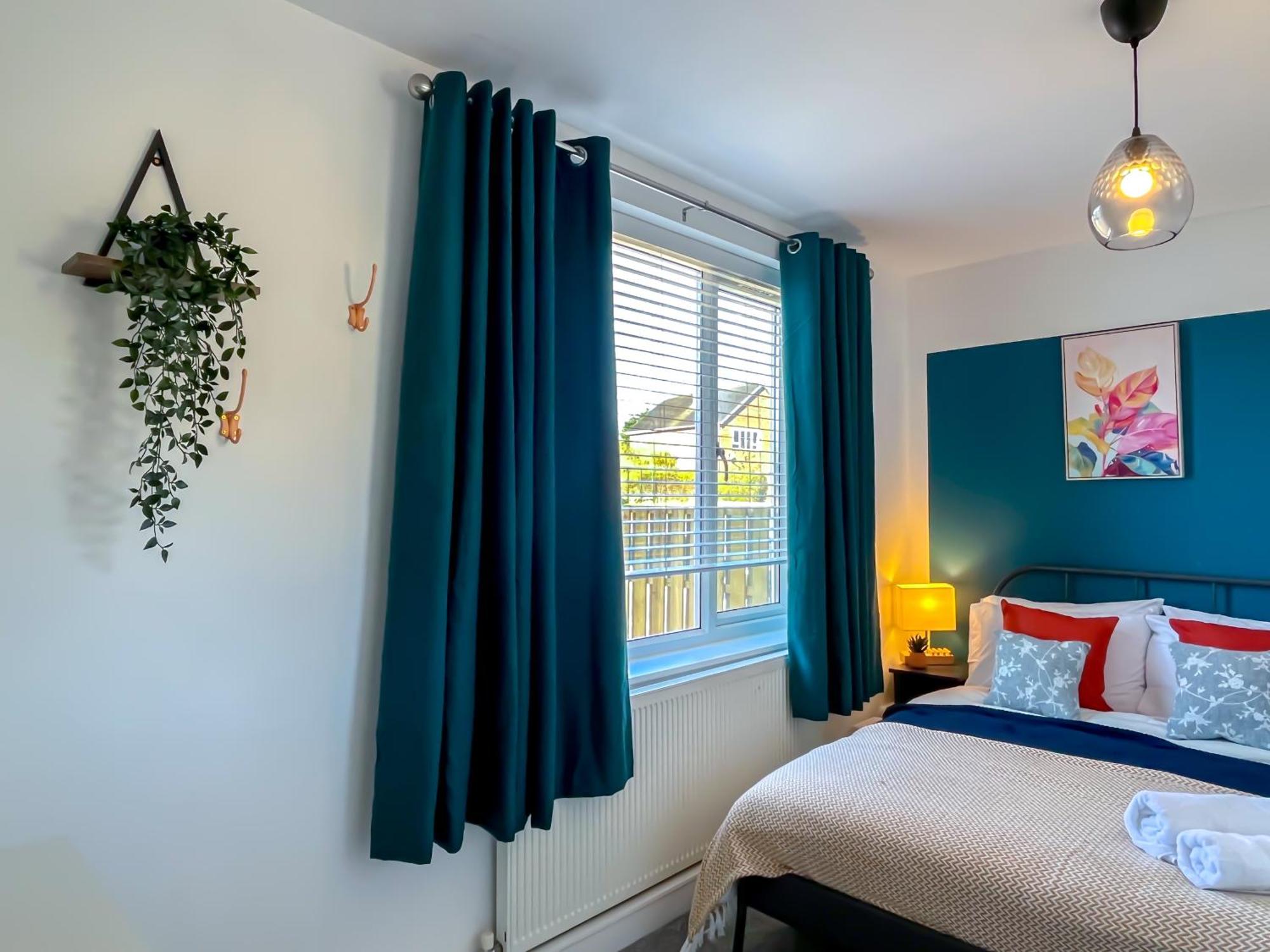 Colleyhouse-private Parking-business-group-relocation-spaciousstylish 4brhome-sleeps 10 Holiday home Sheffield