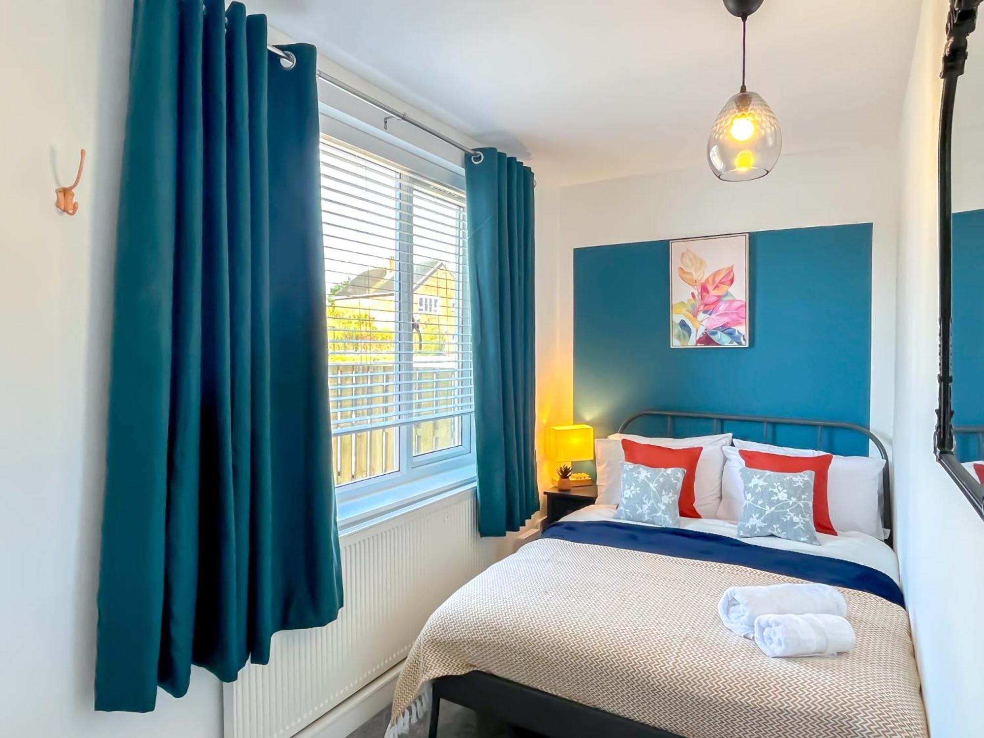 Holiday home Colleyhouse-private Parking-business-group-relocation-spaciousstylish 4brhome-sleeps 10 *