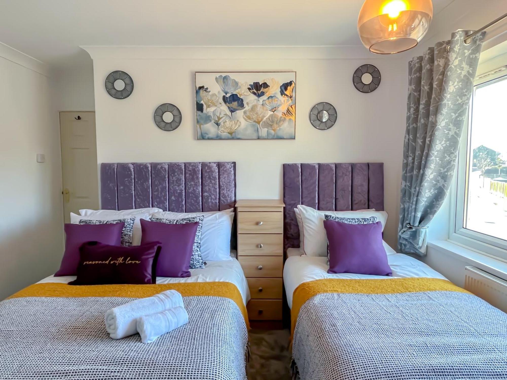 Colleyhouse-private Parking-business-group-relocation-spaciousstylish 4brhome-sleeps 10 Holiday home Sheffield