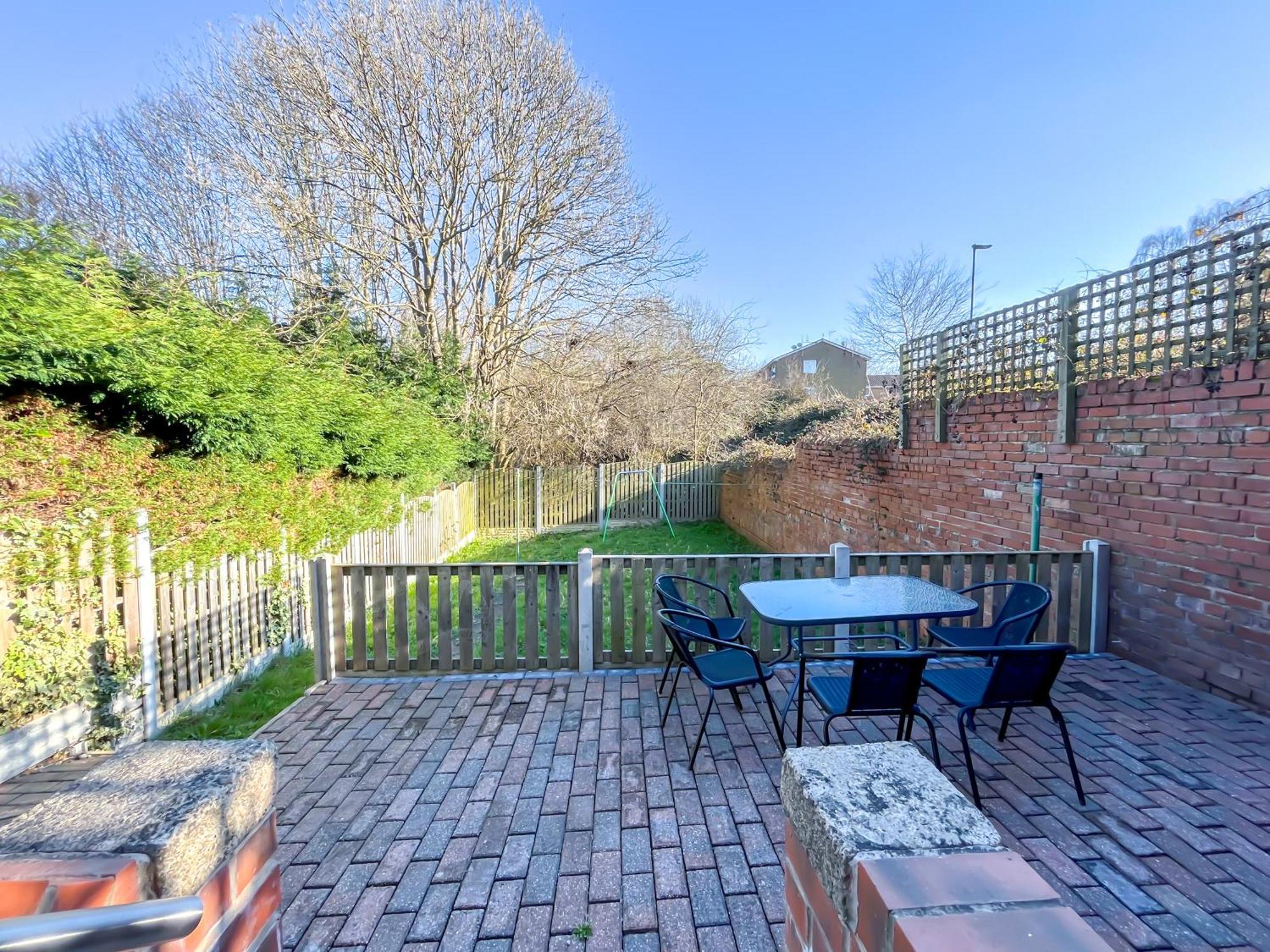 Colleyhouse-private Parking-business-group-relocation-spaciousstylish 4brhome-sleeps 10