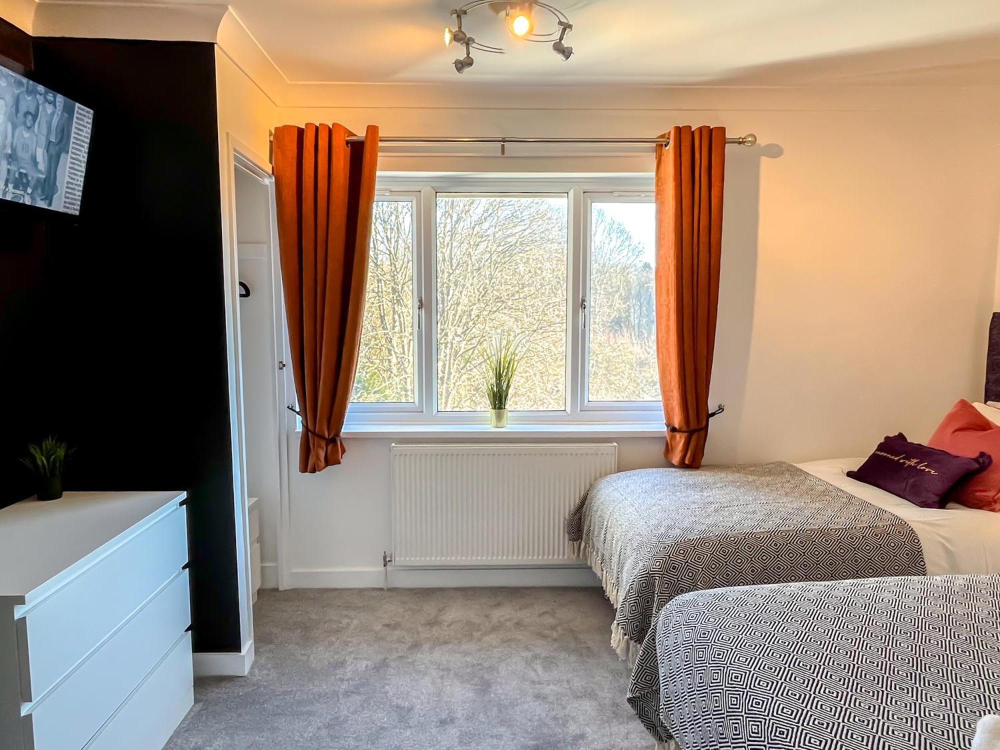 Colleyhouse-private Parking-business-group-relocation-spaciousstylish 4brhome-sleeps 10 Holiday home Sheffield