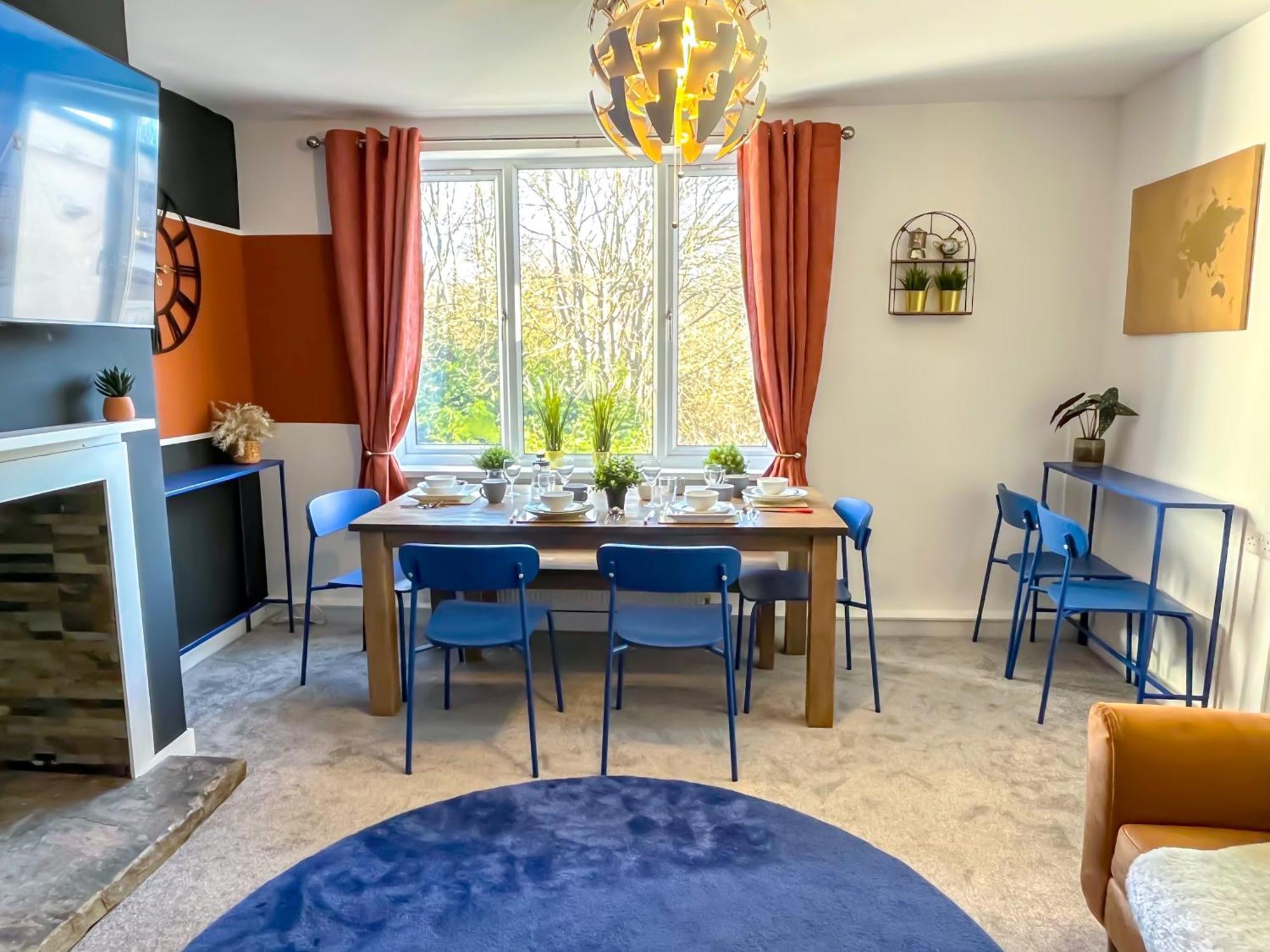Holiday home Colleyhouse-private Parking-business-group-relocation-spaciousstylish 4brhome-sleeps 10