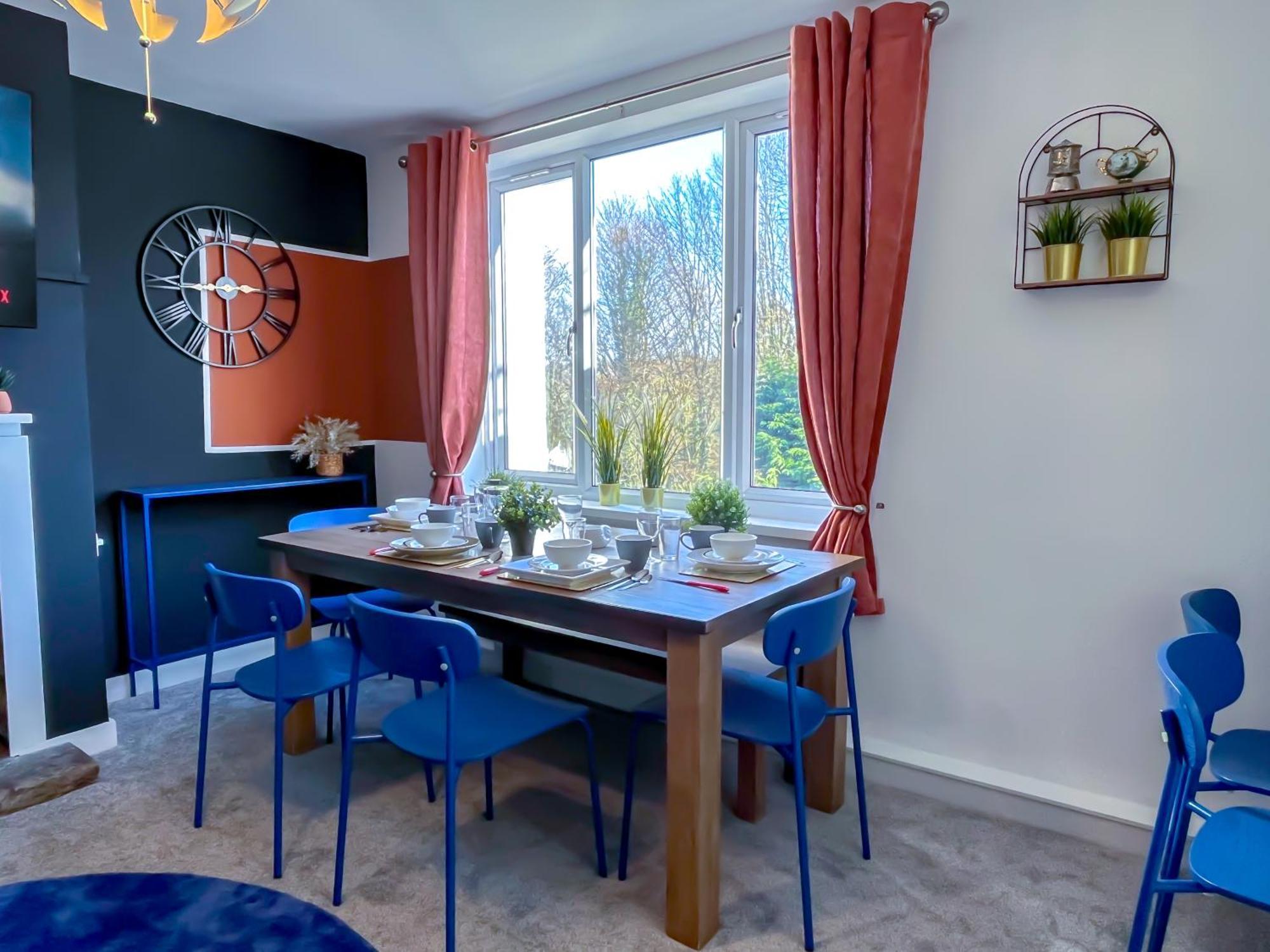 Holiday home Colleyhouse-private Parking-business-group-relocation-spaciousstylish 4brhome-sleeps 10
